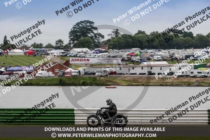 Vintage motorcycle club;eventdigitalimages;mallory park;mallory park trackday photographs;no limits trackdays;peter wileman photography;trackday digital images;trackday photos;vmcc festival 1000 bikes photographs